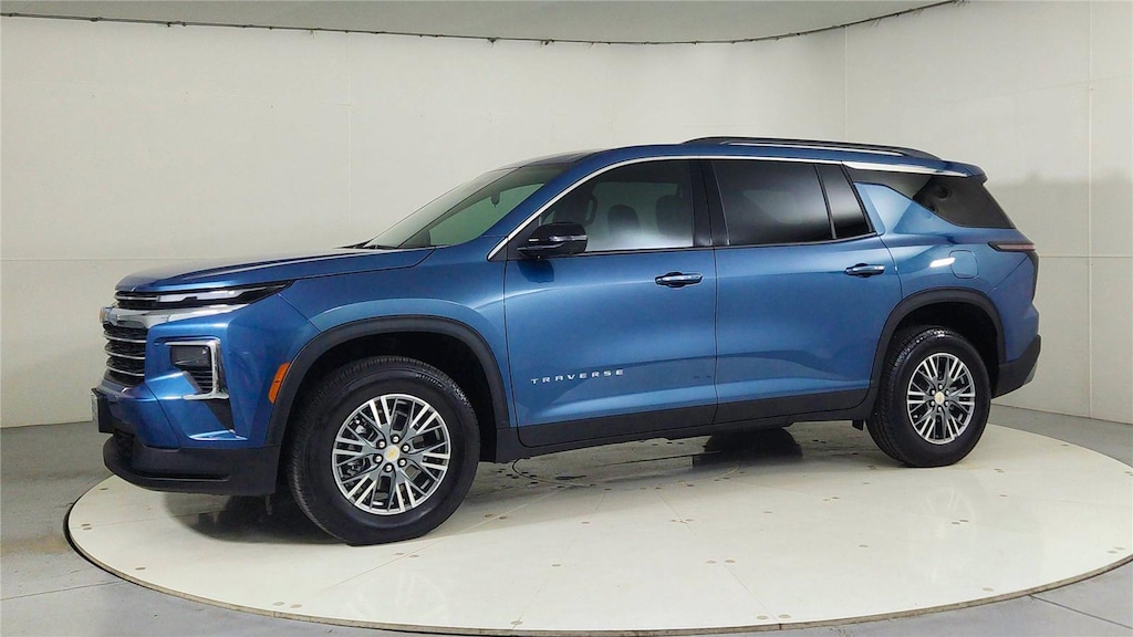 Used 2025 Chevrolet Traverse LT SUV