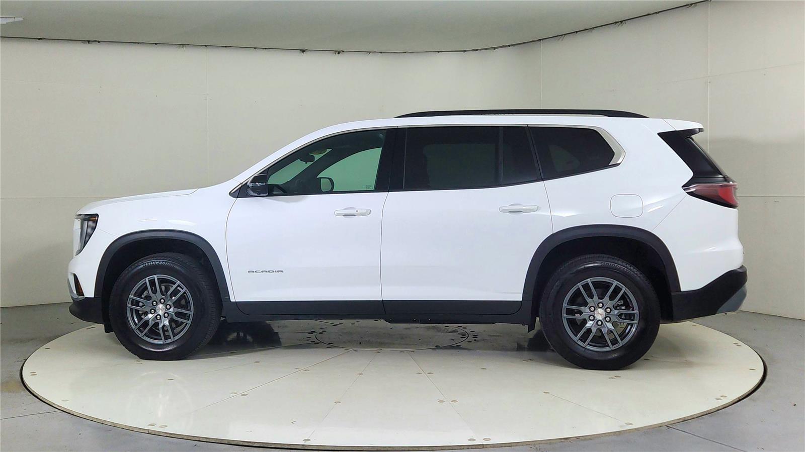 2025 Gmc Acadia Elevation photo 2