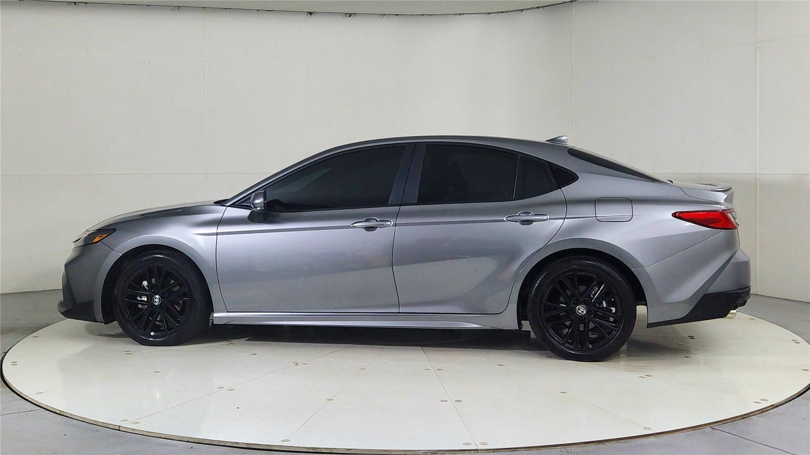 2025 Toyota Camry LE photo 4