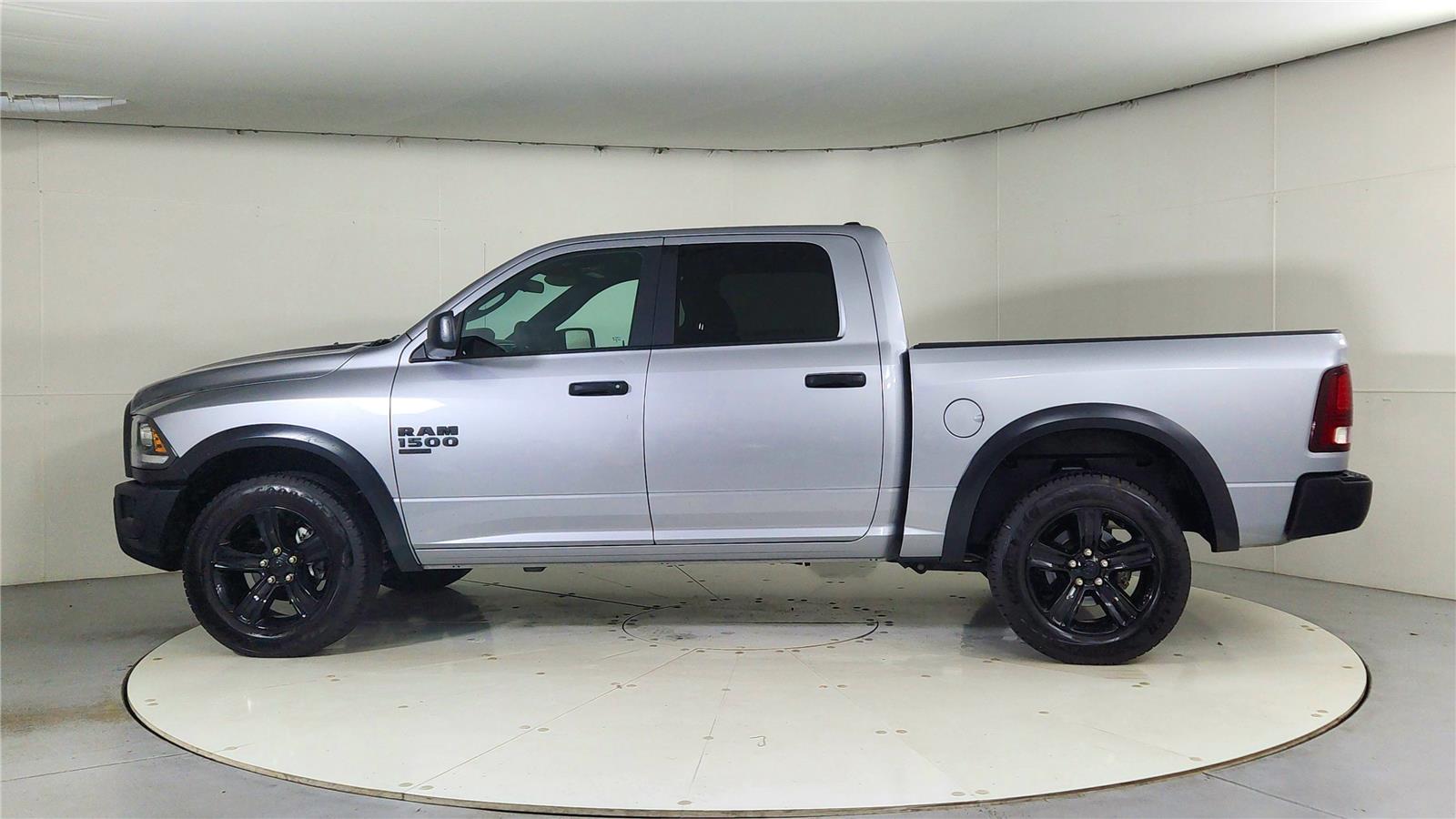 2024 Ram 1500 SLT Warlock photo 4