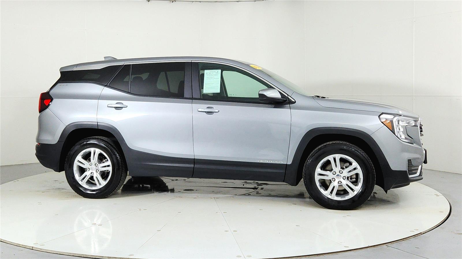2024 Gmc Terrain SLE photo 2