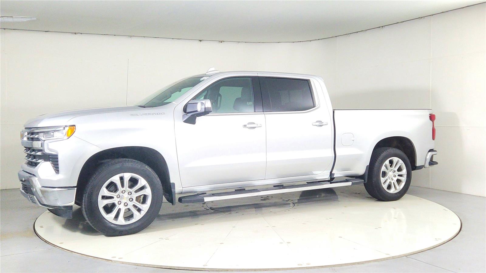 2022 Chevrolet Silverado 1500 LTZ photo 3