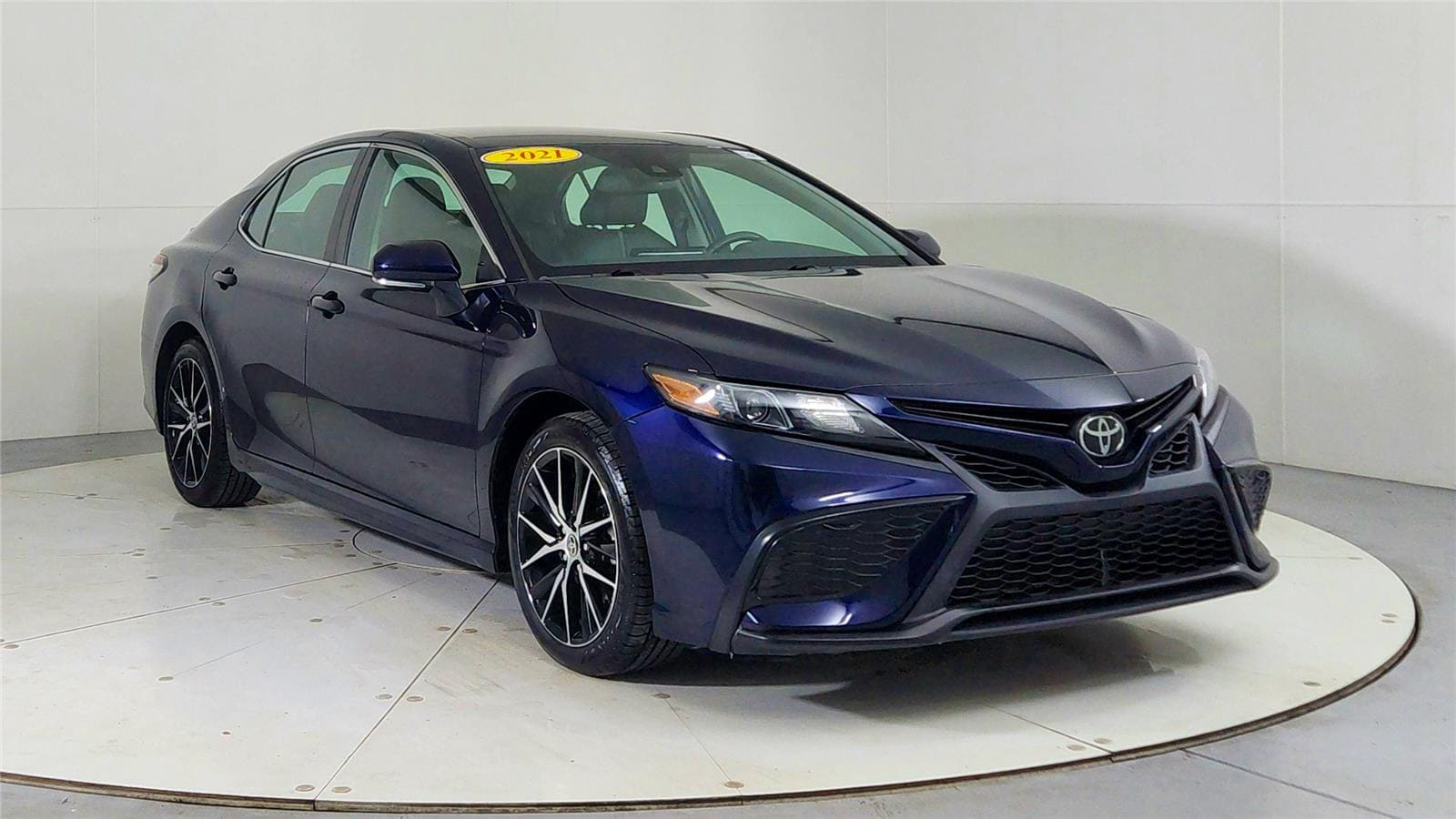 2021 Toyota Camry SE's photo