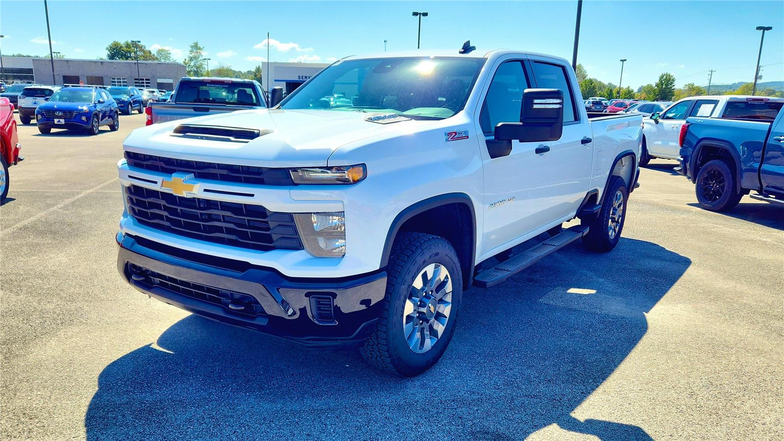 2026 Chevrolet Silverado 2500HD Custom photo 4