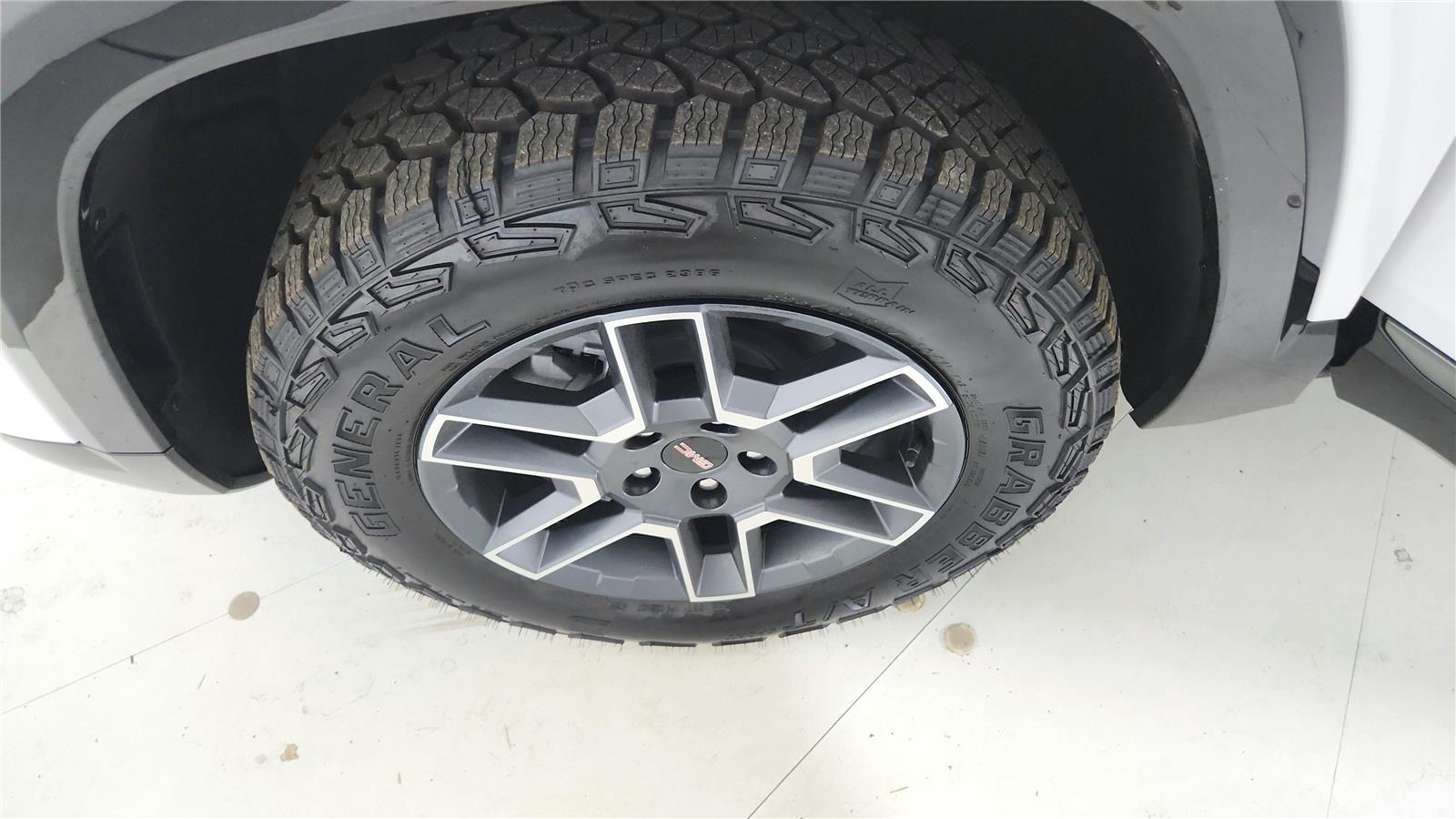 2026 GMC Terrain AT4 - Photo 28