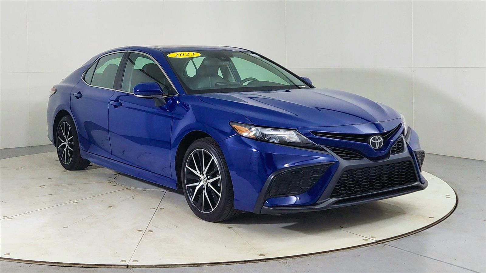 2023 Toyota Camry SE's photo