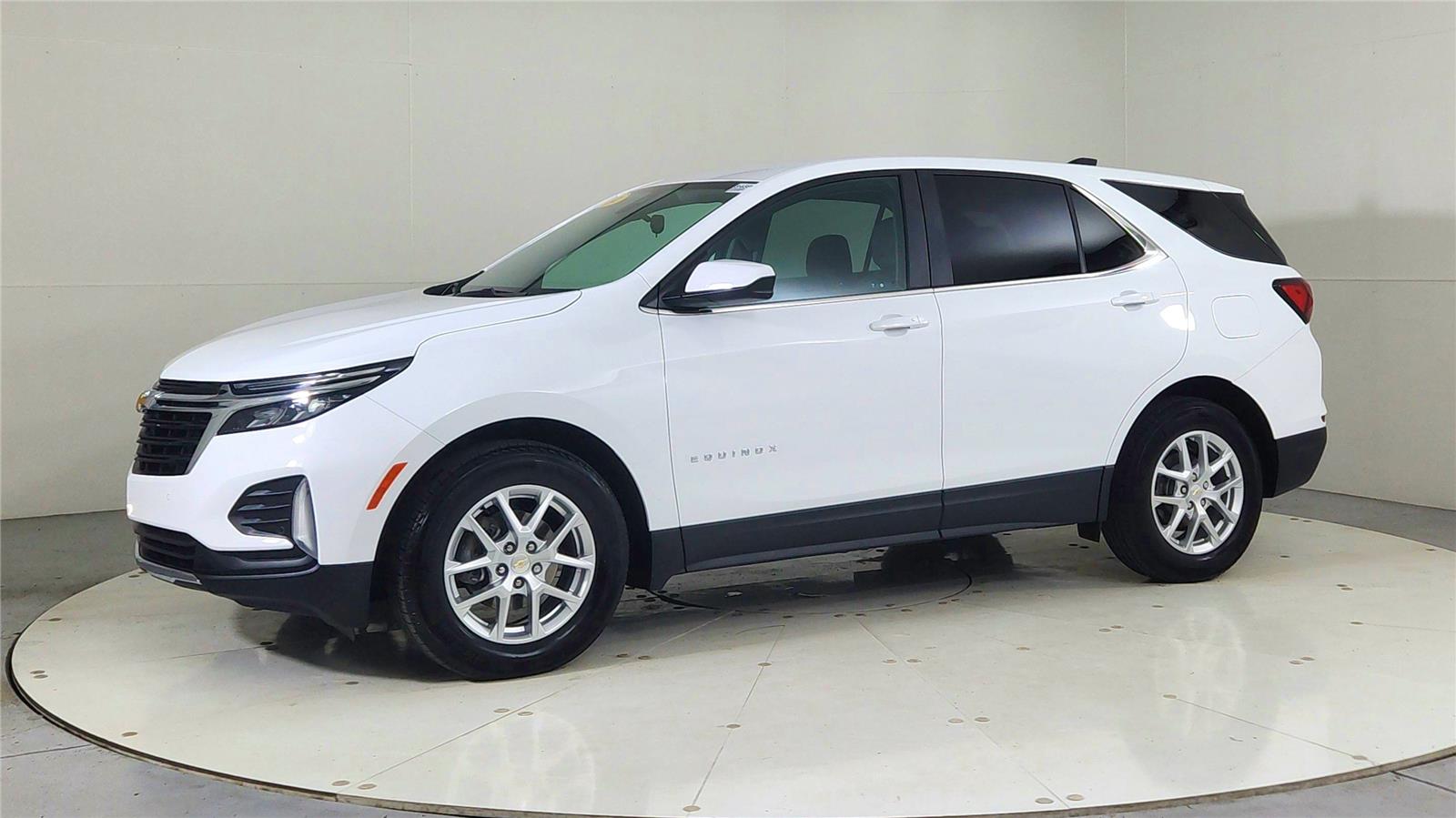 2024 Chevrolet Equinox LT photo 3