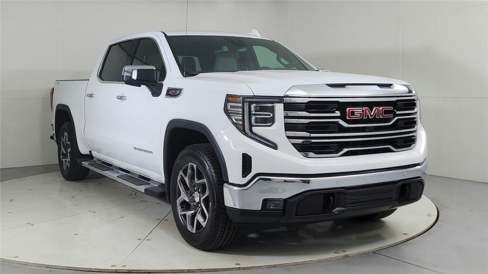 2026 GMC Sierra 1500 SLT's photo