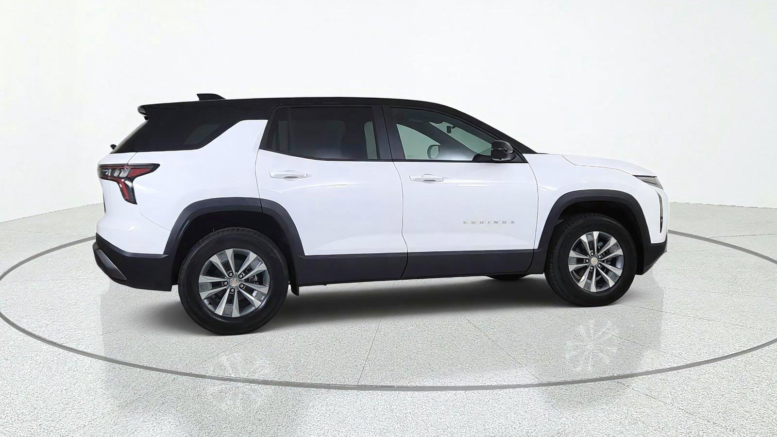 2027 Chevrolet Equinox LT - Photo 7