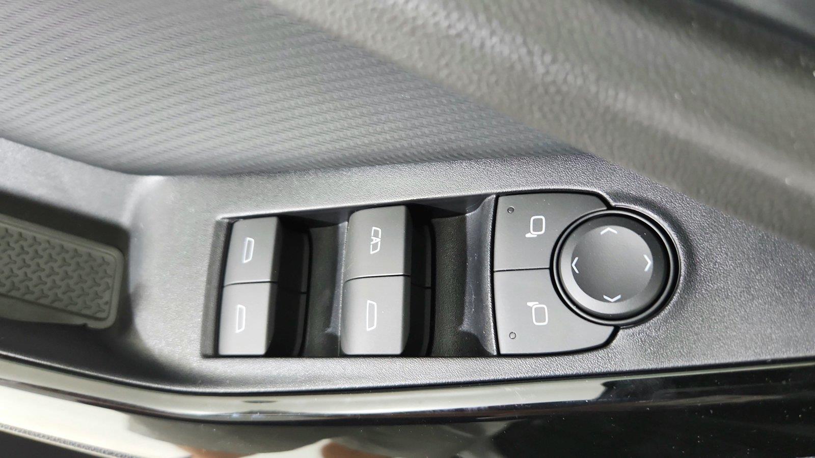 2027 Chevrolet Equinox LT - Photo 17