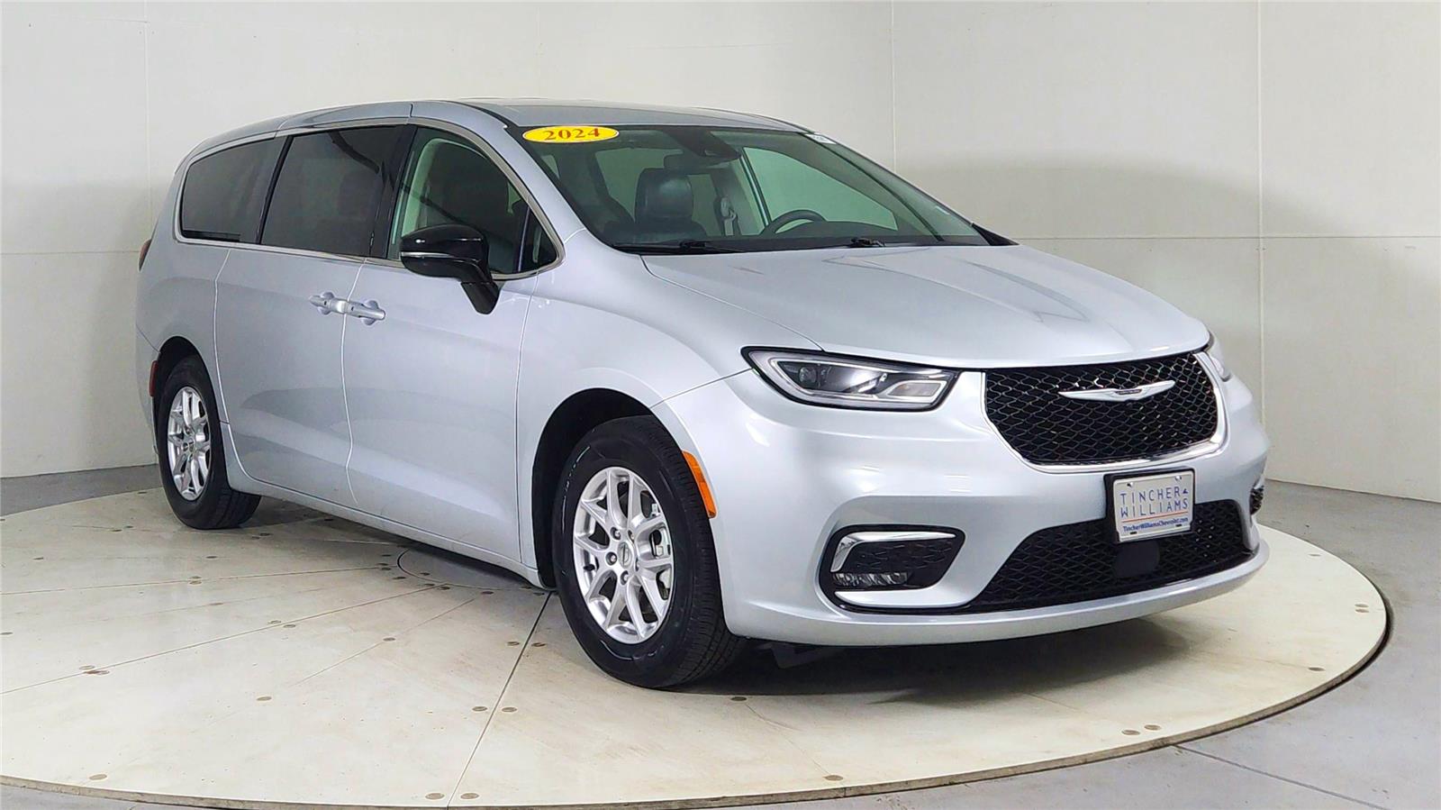 2024 Chrysler Pacifica Touring L's photo