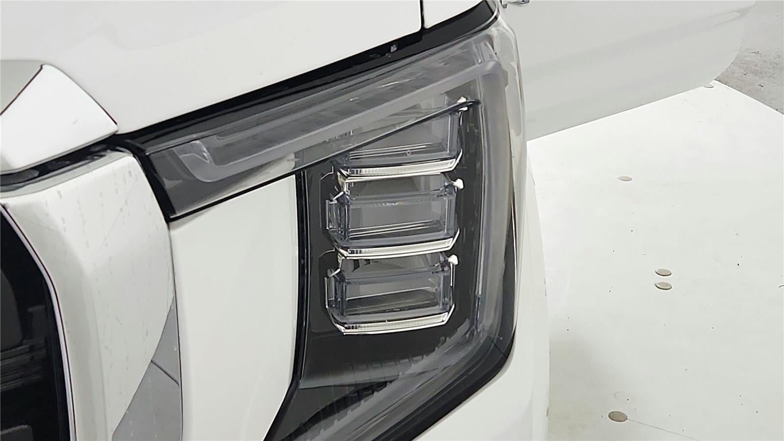 2023 GMC Yukon SLE's photo