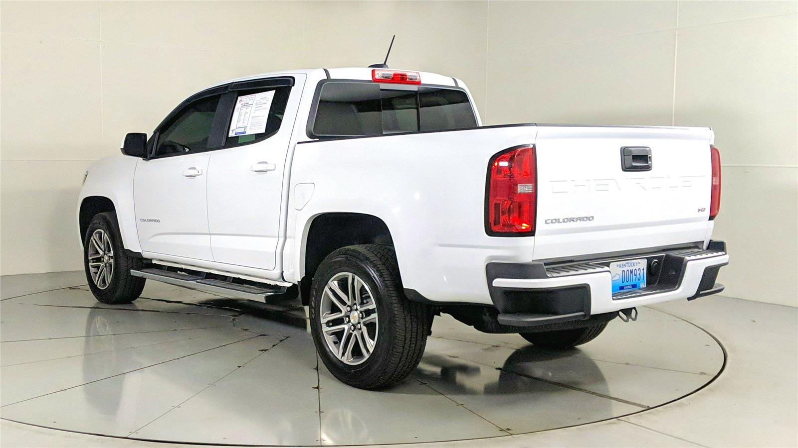 2022 Chevrolet Colorado LT photo 2