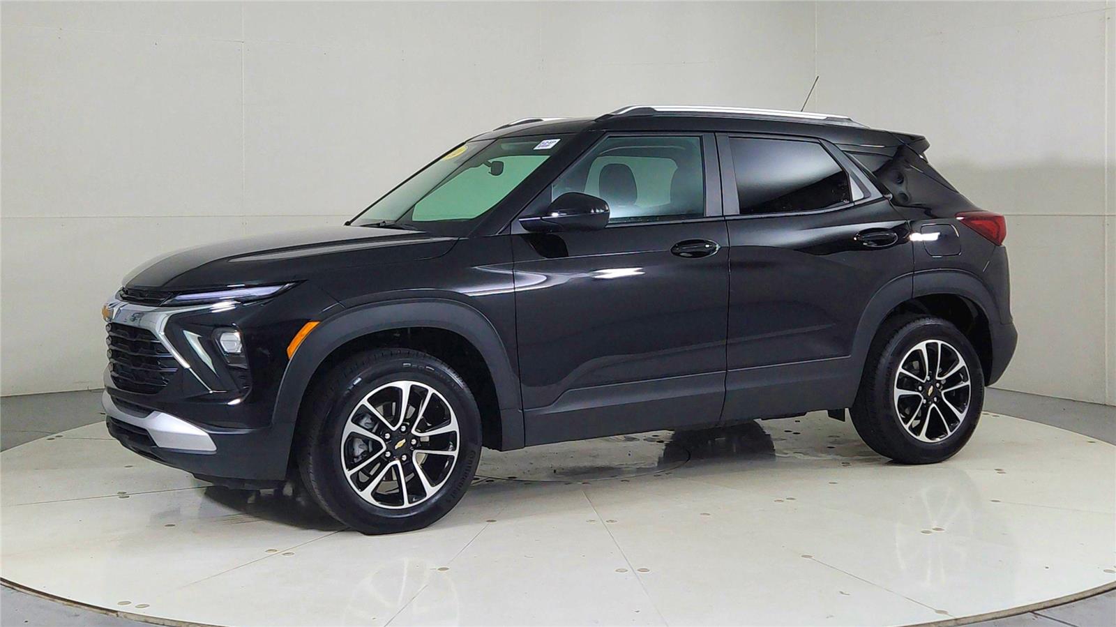 2024 Chevrolet Trailblazer LT photo 3