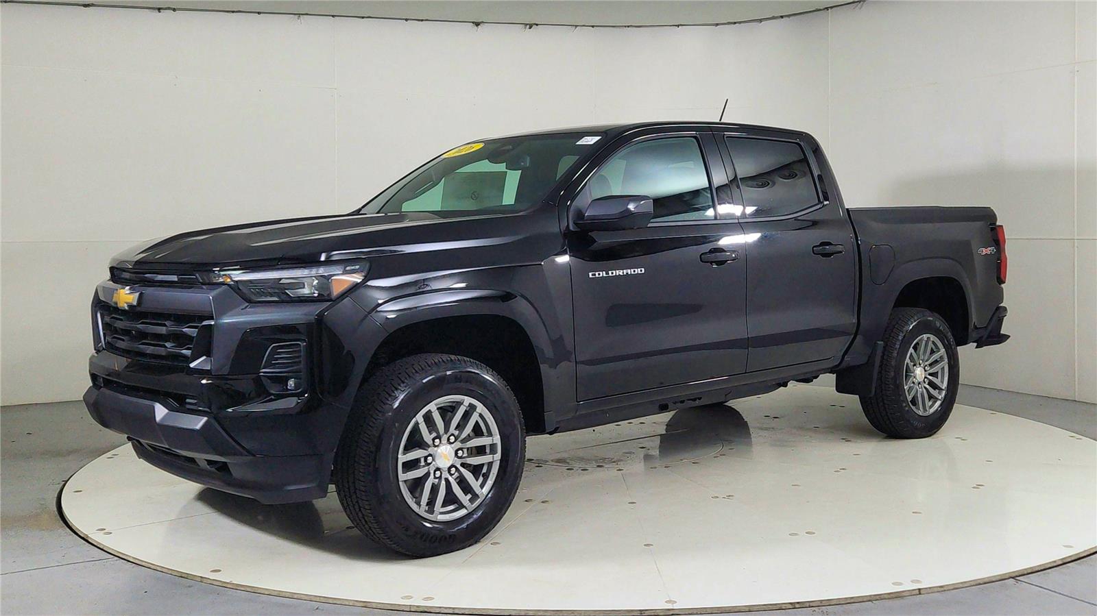 2026 Chevrolet Colorado LT photo 3