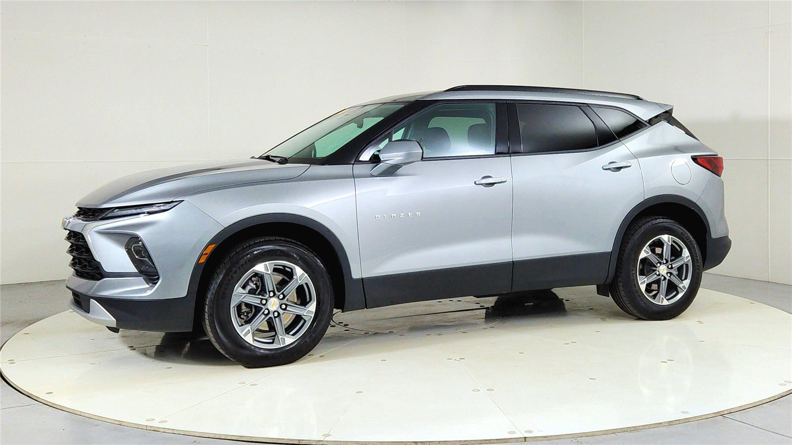2023 Chevrolet Blazer 2LT photo 3