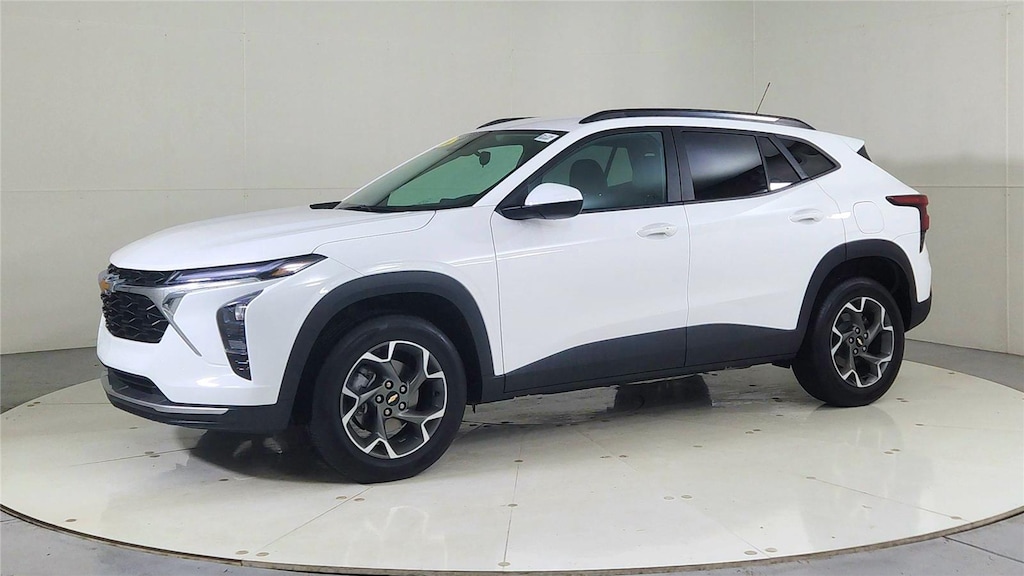 Used 2025 Chevrolet Trax LT SUV