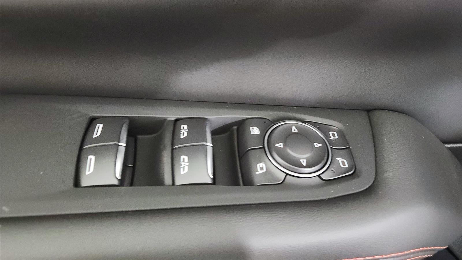 2026 GMC Yukon AT4 Ultimate - Photo 11