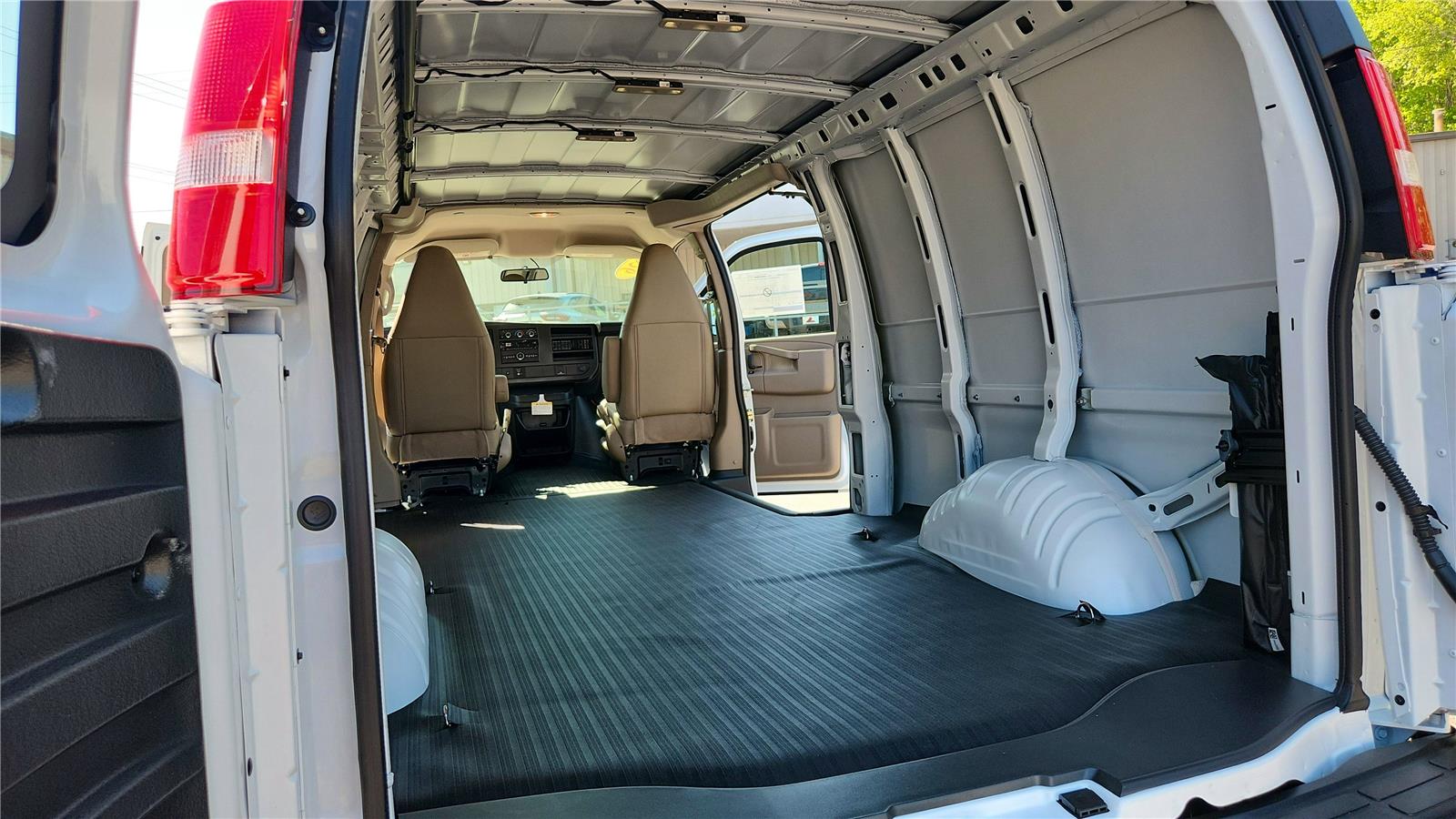 2026 GMC Savana Cargo Work Van - Photo 17