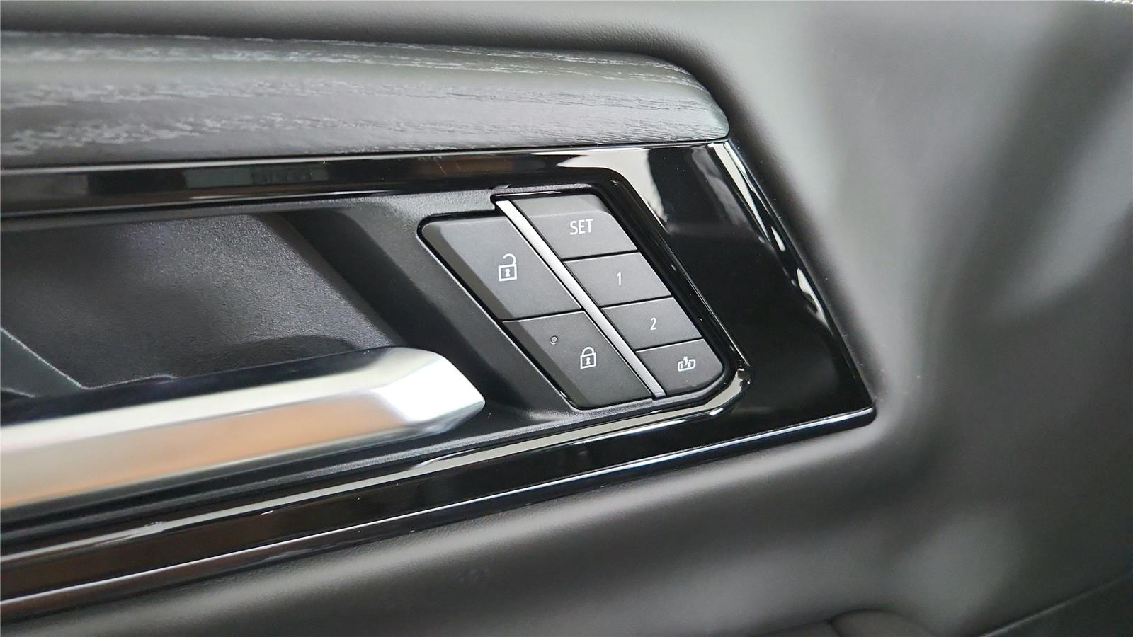 2026 GMC Yukon AT4 Ultimate - Photo 14