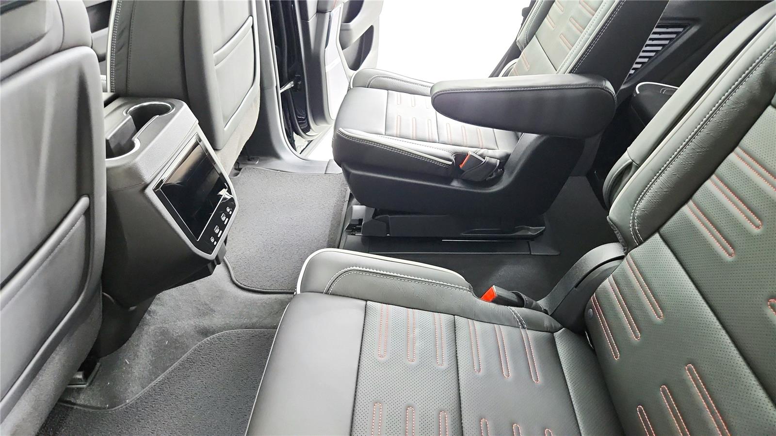 2026 GMC Yukon AT4 Ultimate - Photo 21