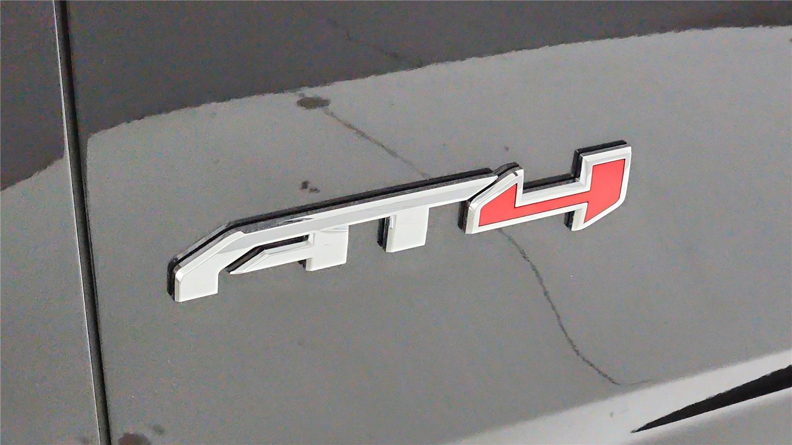 2026 GMC Yukon AT4 Ultimate - Photo 9