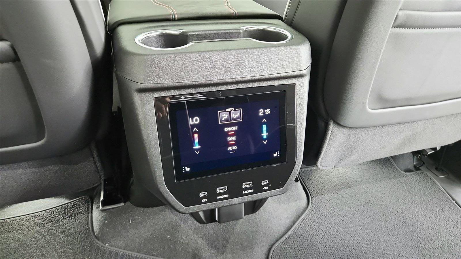 2026 GMC Yukon AT4 Ultimate - Photo 24