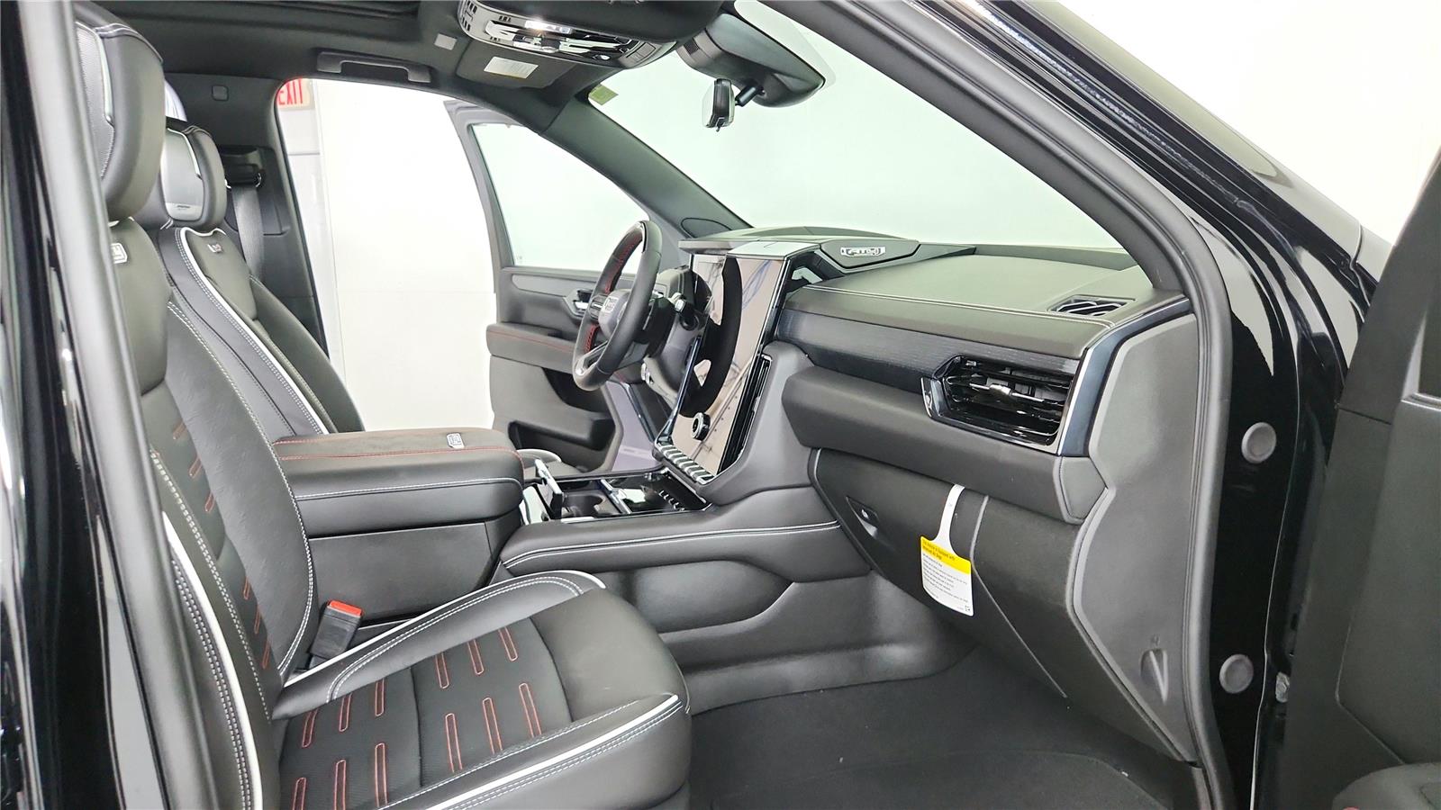 2026 GMC Yukon AT4 Ultimate - Photo 28