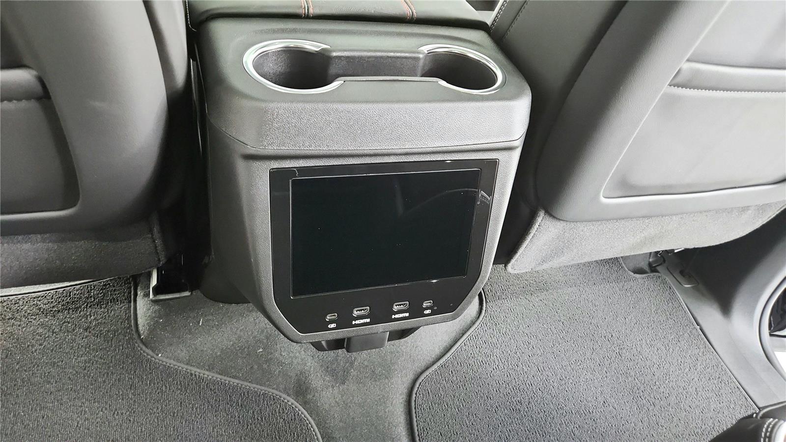 2026 GMC Yukon AT4 Ultimate - Photo 20