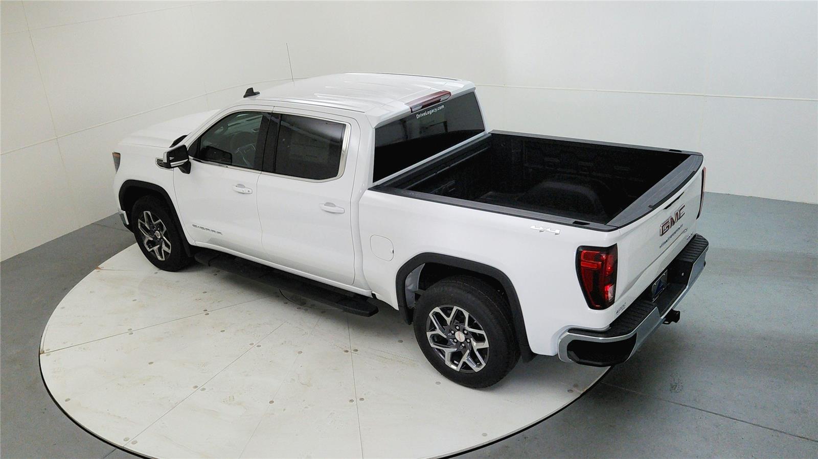 2026 GMC Sierra 1500 SLE - Photo 14