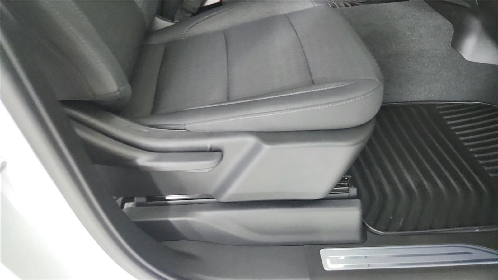 2026 GMC Sierra 1500 SLE - Photo 23