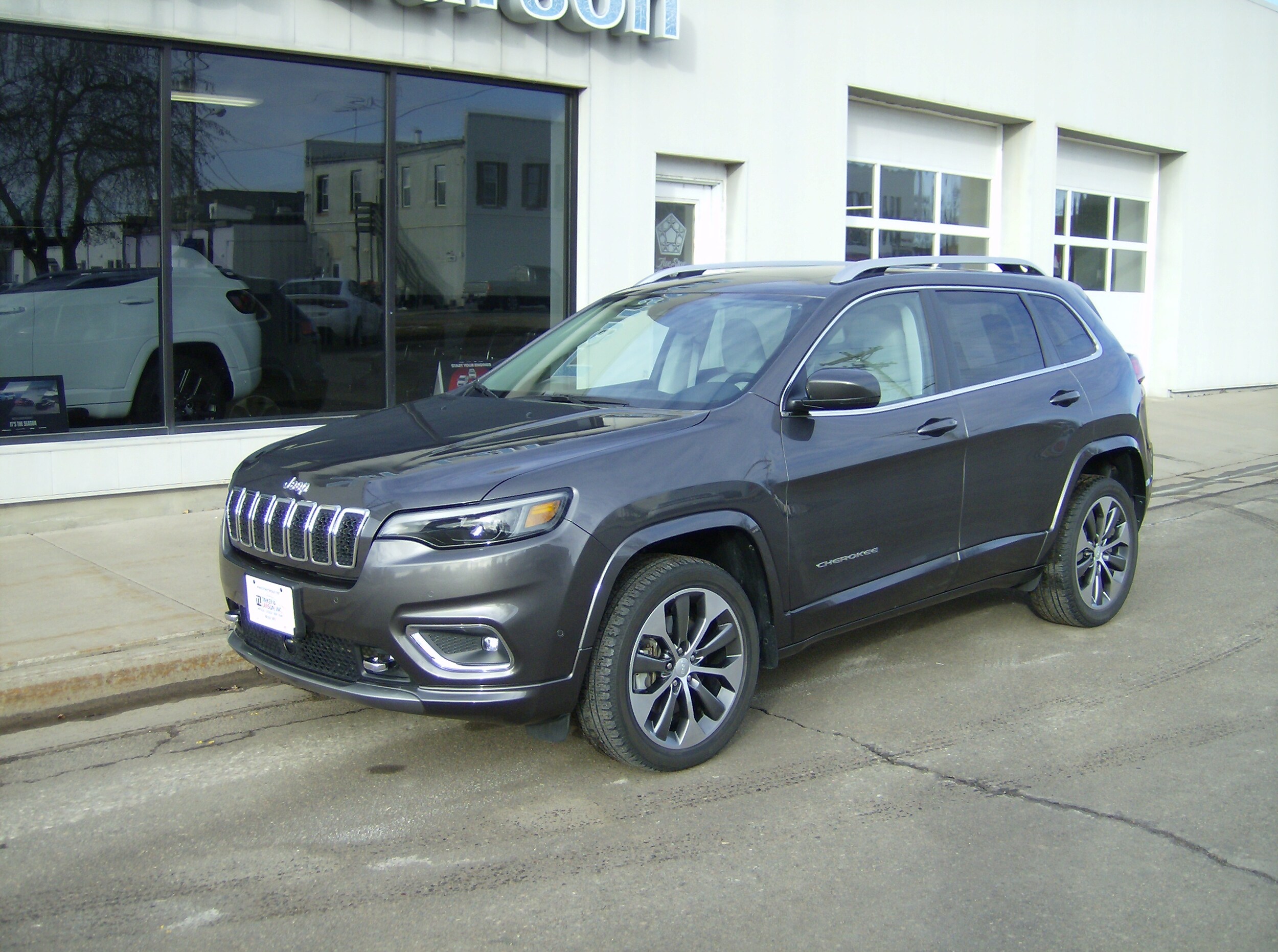 2019 Jeep Cherokee Overland photo 2