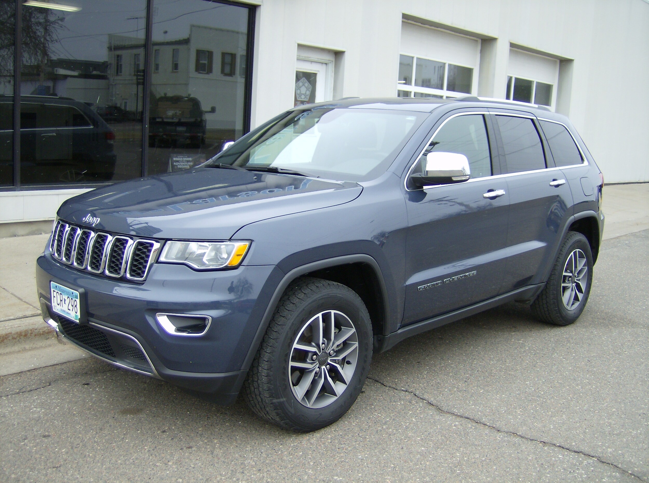 2021 Jeep Grand Cherokee Limited photo 2