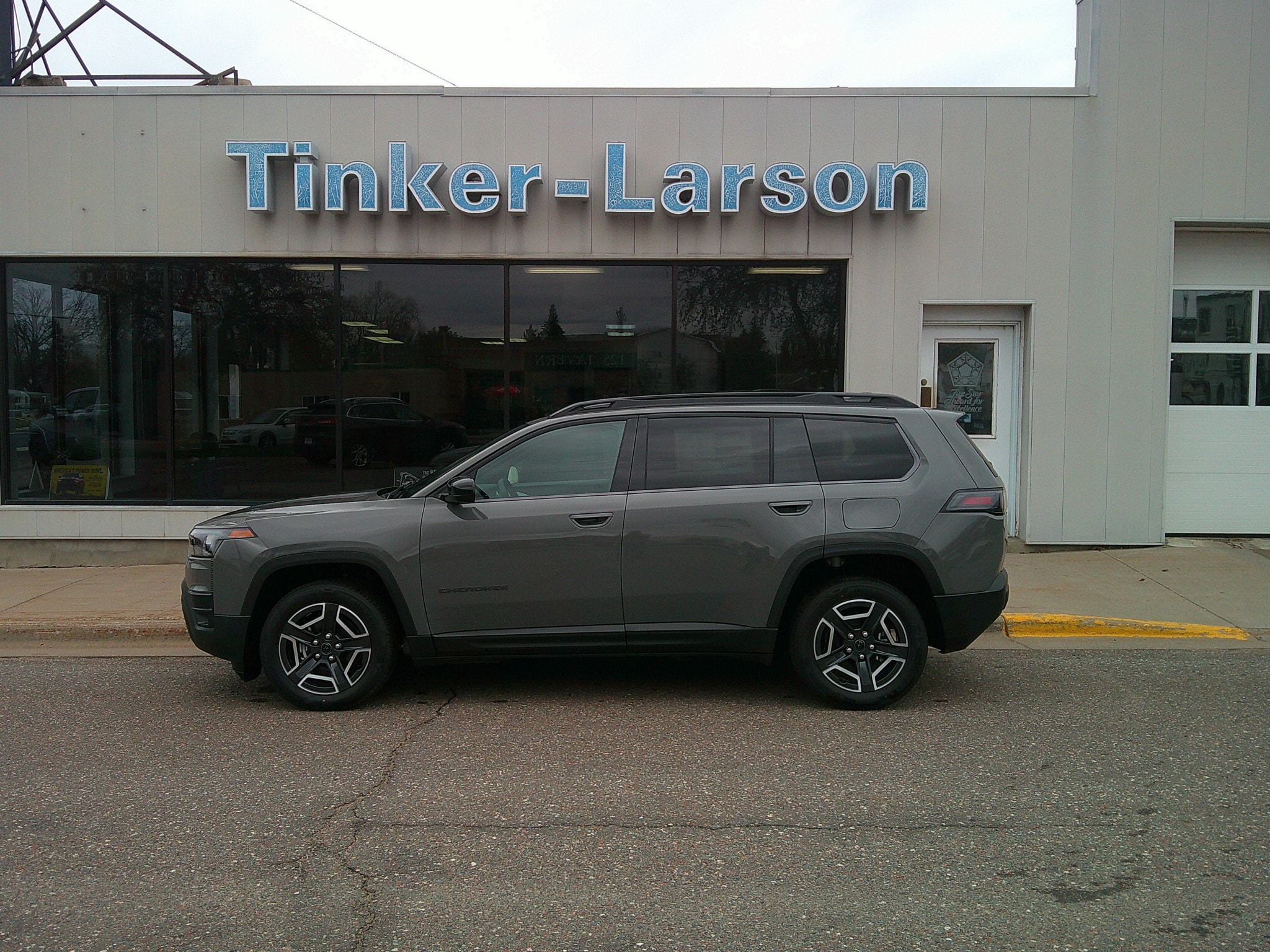 2026 Jeep Cherokee Laredo HEV 4X4's photo