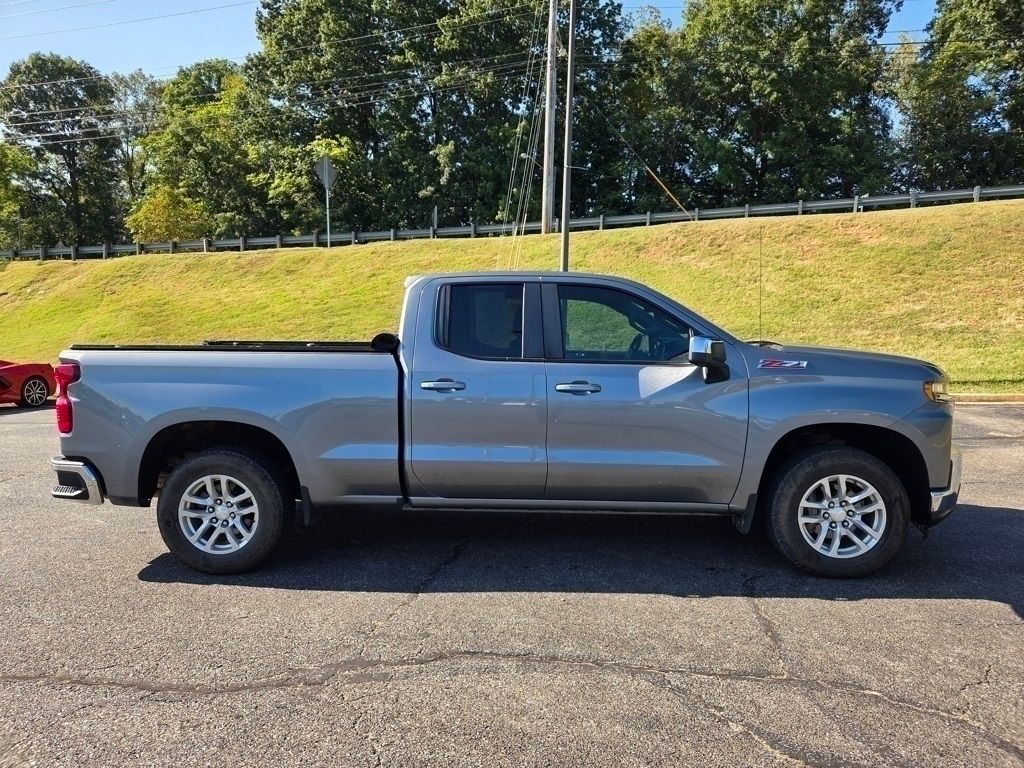 2019 Chevrolet Silverado 1500 LT photo 2