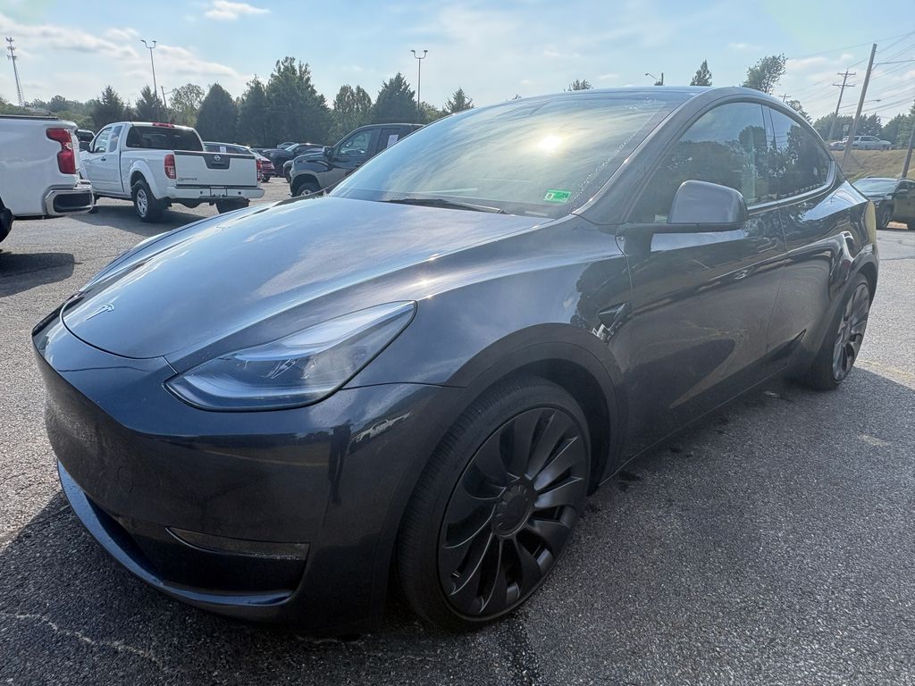 2025 Tesla Model Y Performance photo 2