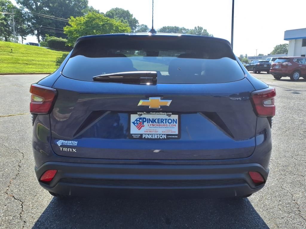 2024 Chevrolet Trax LS photo 3