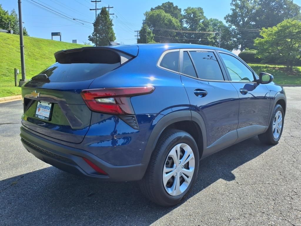 2024 Chevrolet Trax LS photo 2