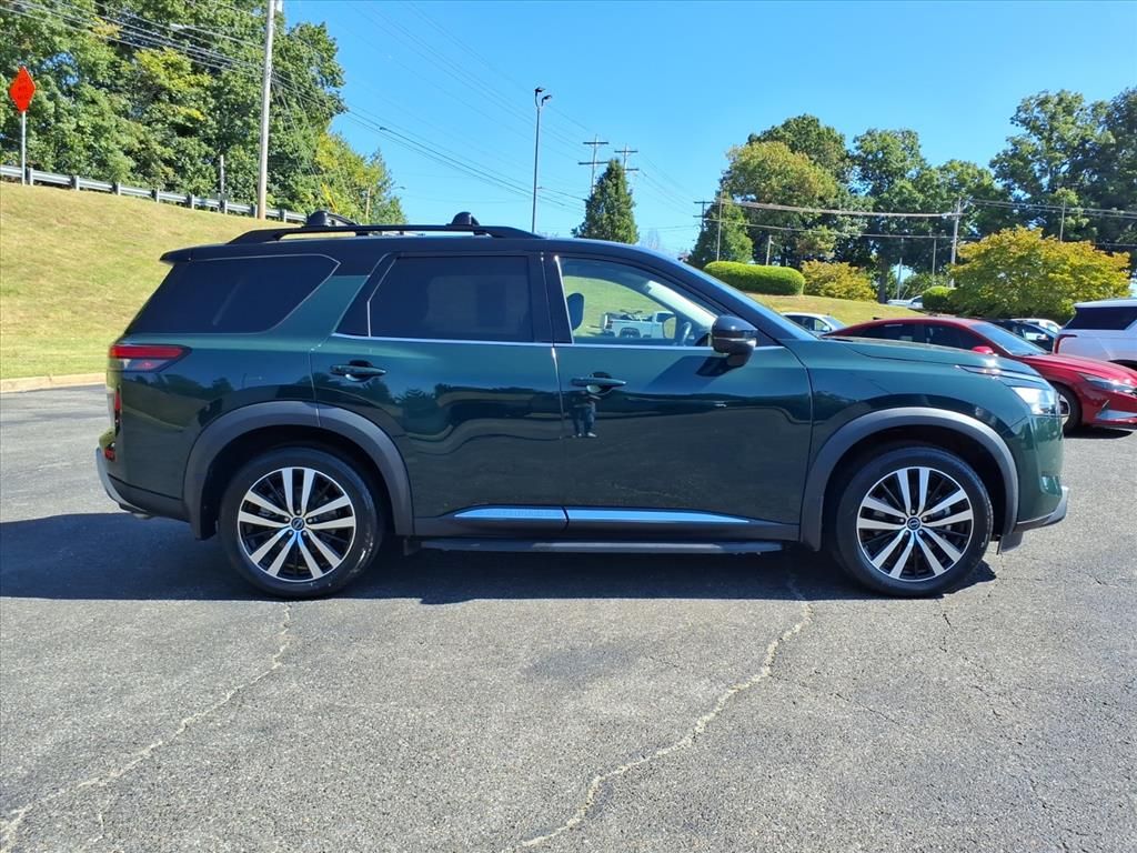 2023 Nissan Pathfinder Platinum photo 2