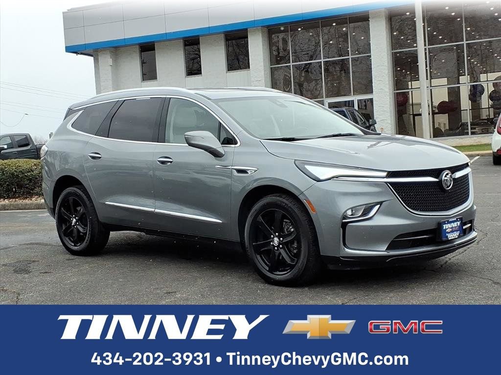 2023 Buick Enclave Essence's photo