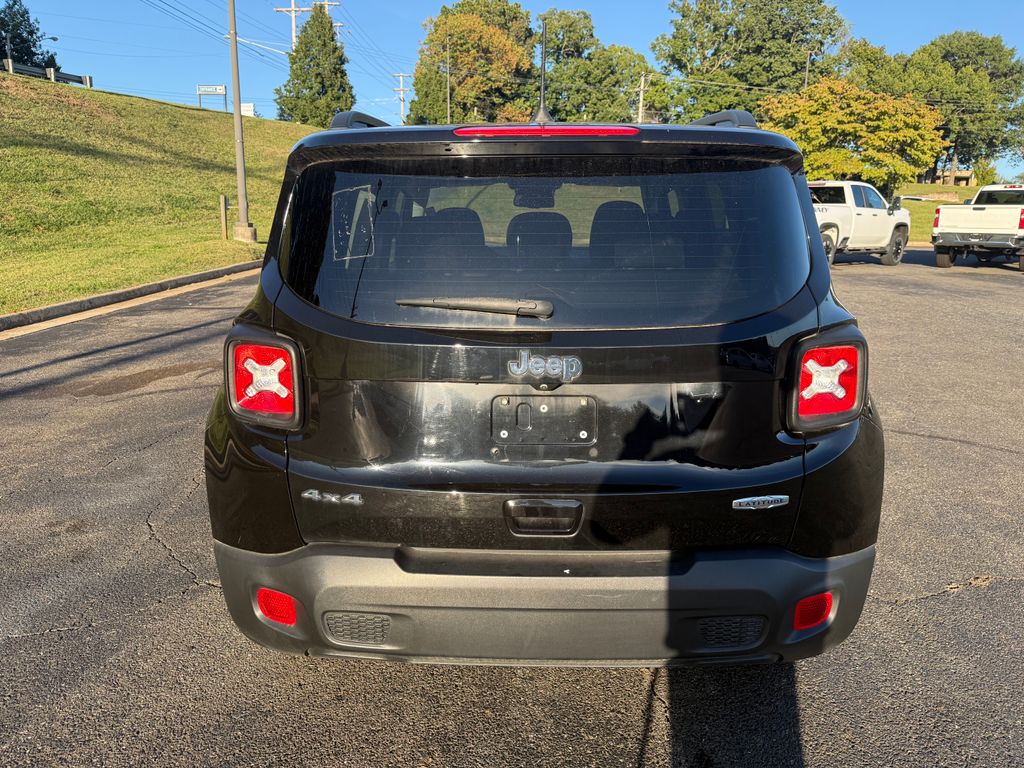2021 Jeep Renegade Latitude photo 3
