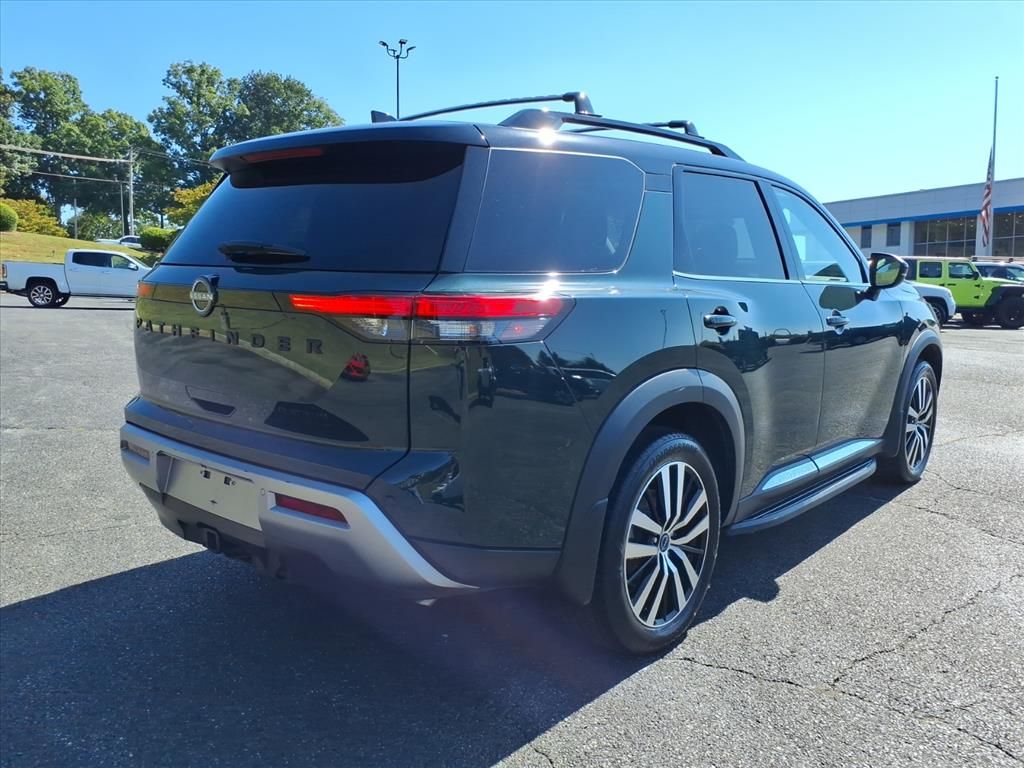 2023 Nissan Pathfinder Platinum photo 3