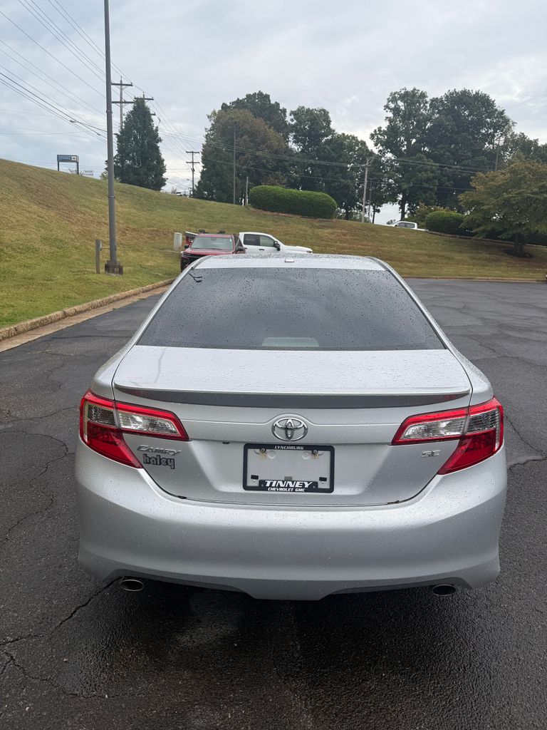 2014 Toyota Camry photo 3