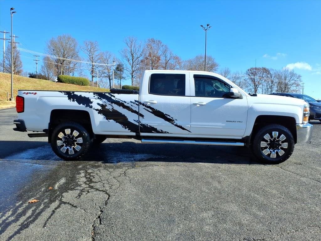 2016 Chevrolet Silverado 2500HD LT photo 2