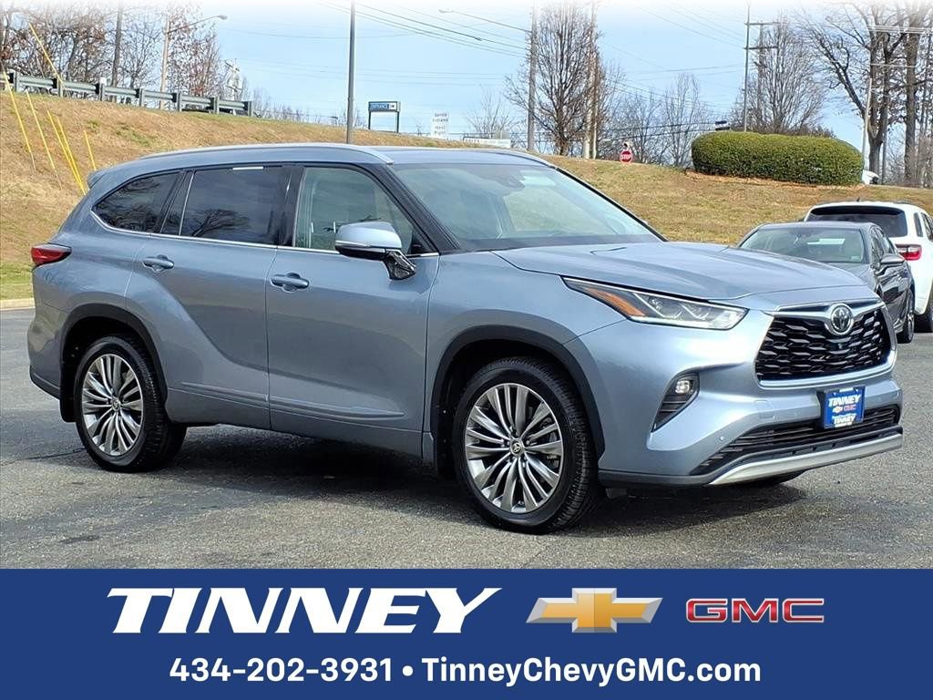 2021 Toyota Highlander Platinum's photo