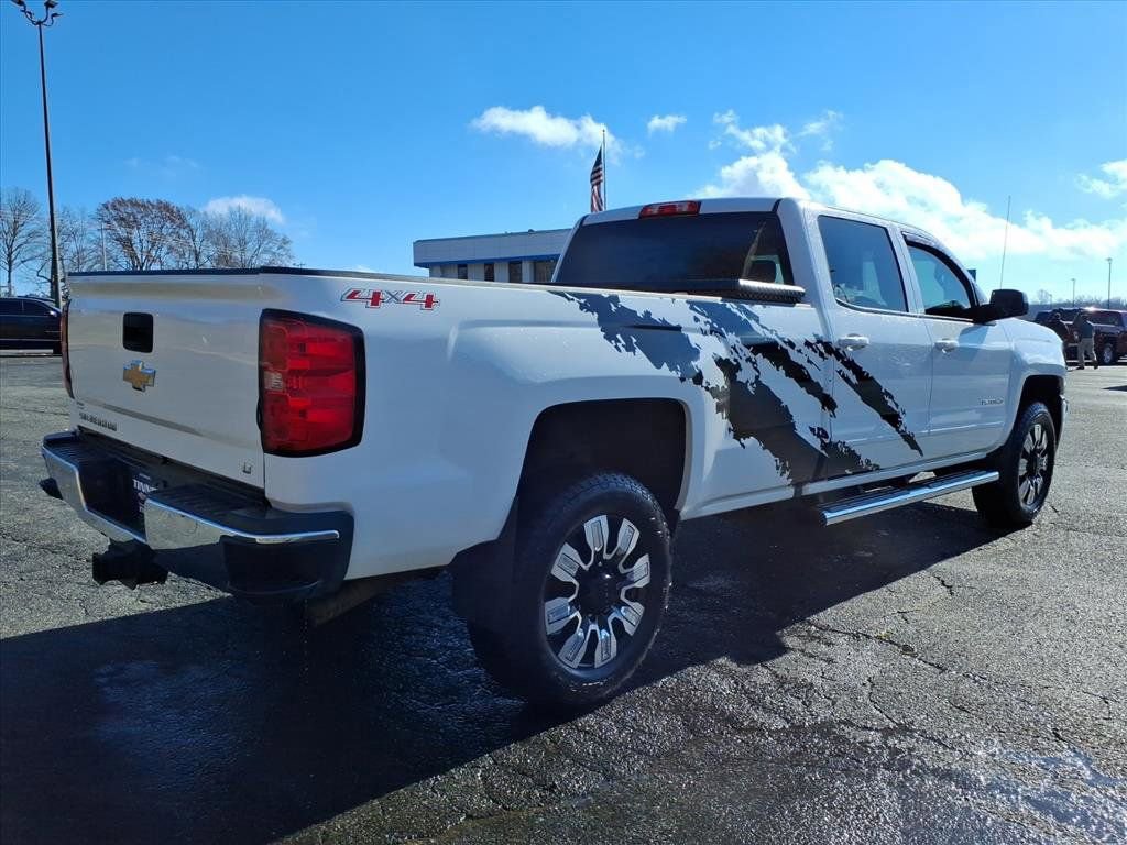 2016 Chevrolet Silverado 2500HD LT photo 3