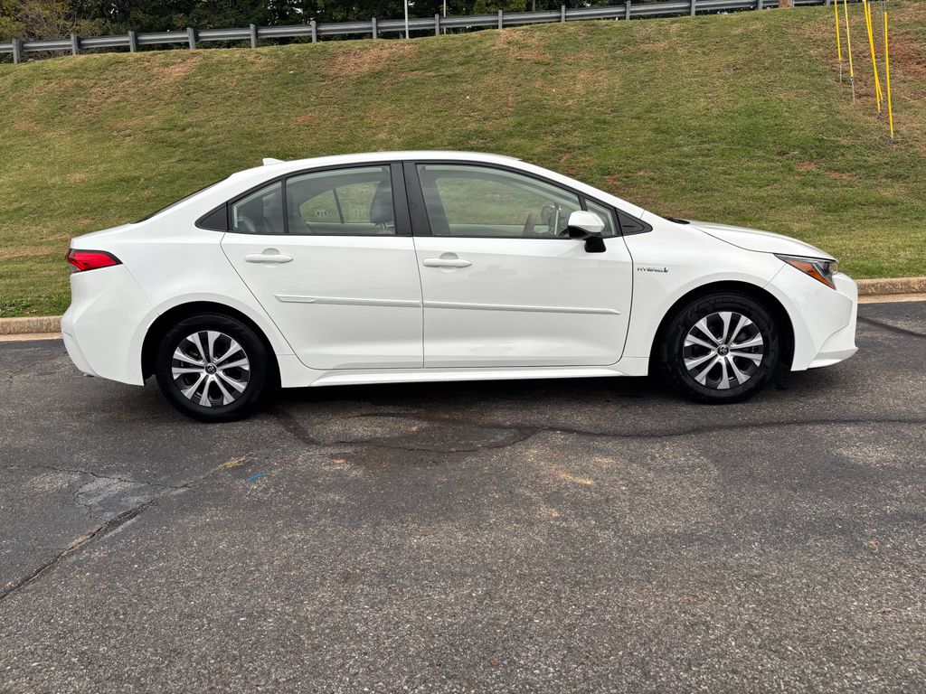 2021 Toyota Corolla Hybrid LE photo 2