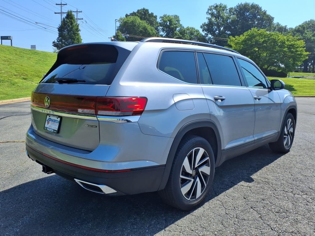 2025 Volkswagen Atlas SE Technology photo 2