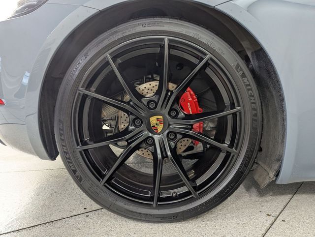 2018 Porsche 718 22