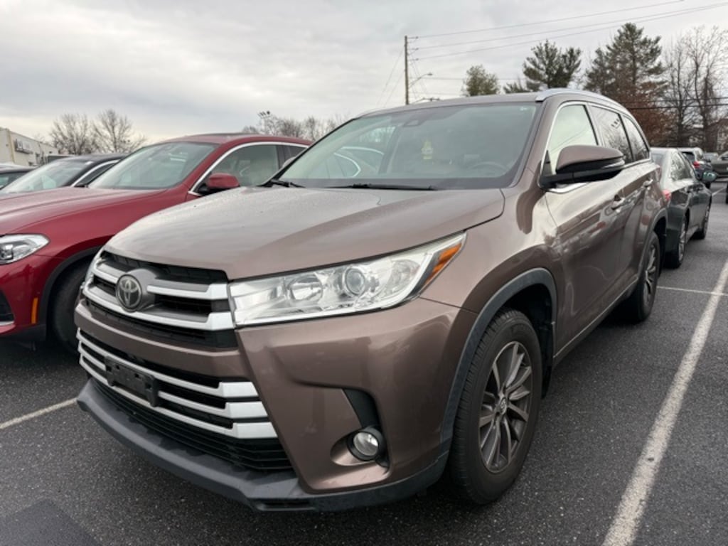 Used 2017 Toyota Highlander SE SUV